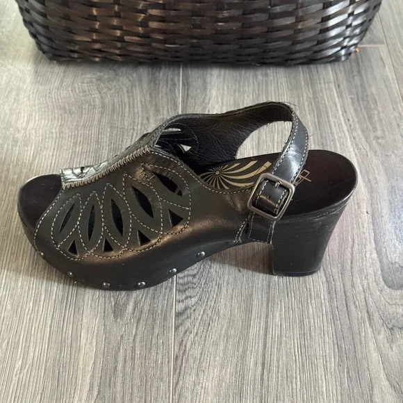 Dansko Black Cutout Women's Sandals Size 8.5 - Picture 11 of 13